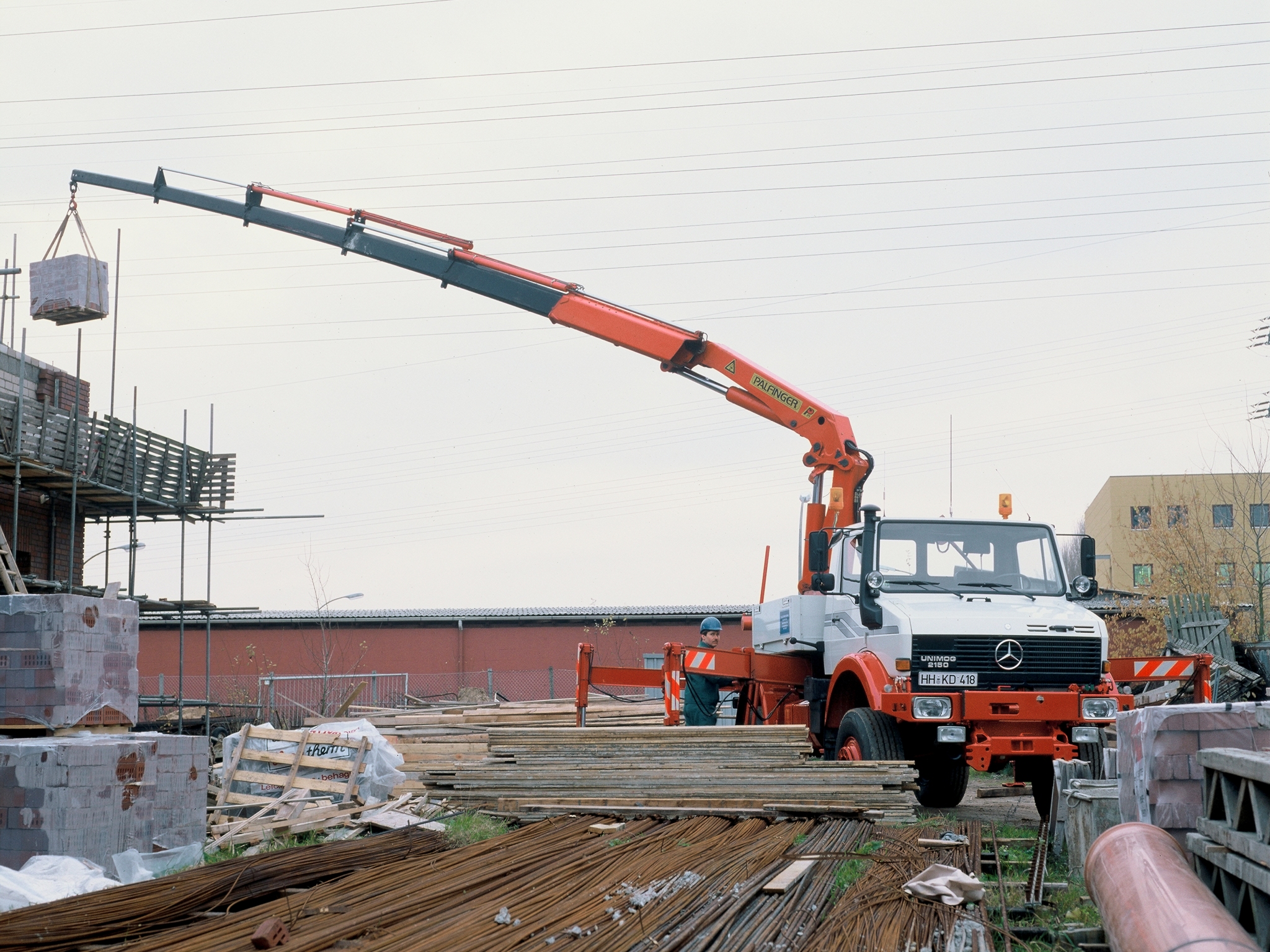 mercedes-benz_unimog_crane