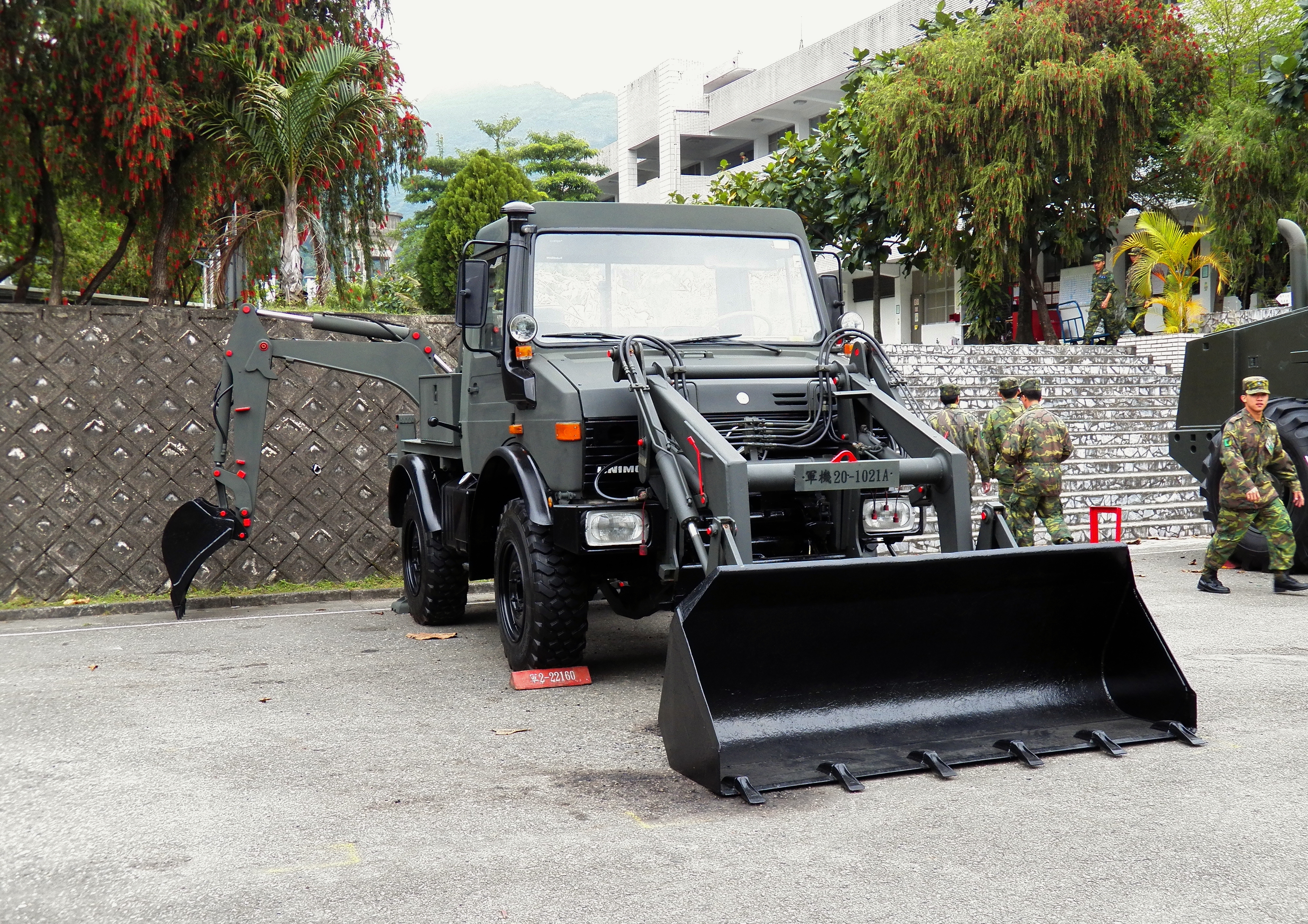 unimog_backhoe_loader_ekskavator_ipogruzchik