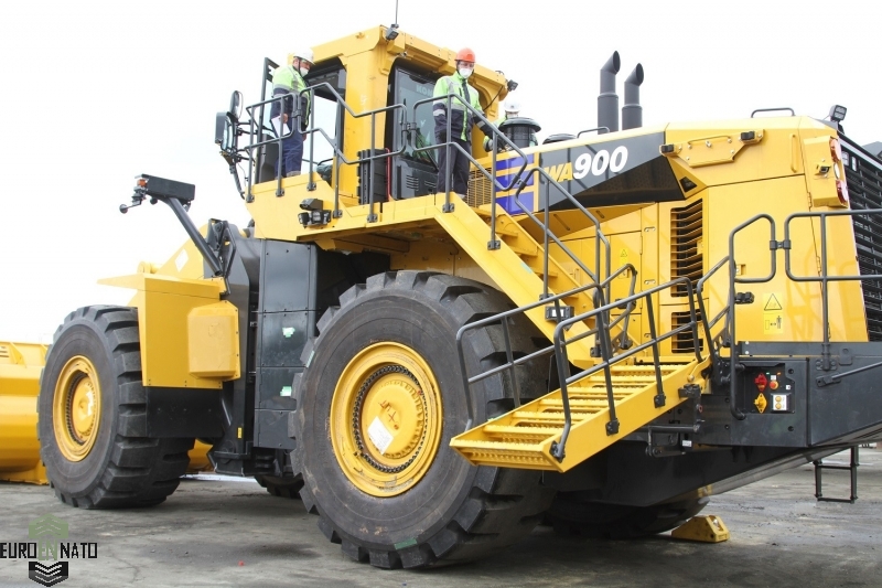 T8 900. Wa900 Komatsu. Погрузчик Komatsu WA-900. Погрузчик фронтальный Komatsu wa900-8r. Погрузчик Коматсу 900