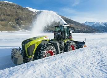 Claas Xerion аэродромный снегоуборочный трактор