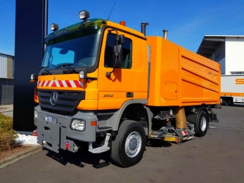 BUCHER MaxPowa V95t aero аэродромная уборочная машина