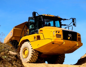 CAT-725 шарнирный самосвал-вездеход
