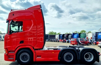 SCANIA R560 6x2 седельный тягач из Европы