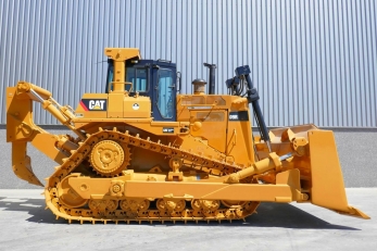 Бульдозерно-рыхлительный трактор CAT-D9R