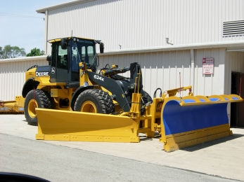 John Deere снегоуборочный трактор