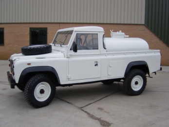 Автомобиль-цистерна Land Rover