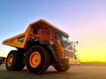 R100 Volvo самосвал горнодобывающий