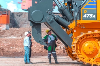 Komatsu D475A-8 бульдозер-рыхлитель
