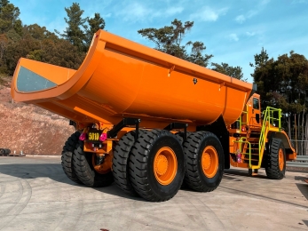 Самосвал внедорожный CAT Haulmax 100T
