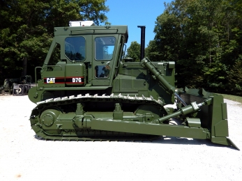 Тяжелый бульдозер Caterpillar