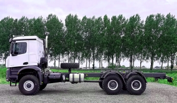 Производство самосвал на шасси Mercedes Arocs 6x6