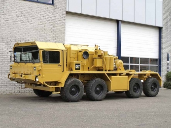 Трактор-тягач Caterpillar