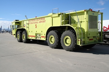 Противопожарный автомобиль Oshkosh