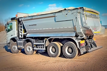Самосвал для перевозки песка VOLVO FMX 8x6