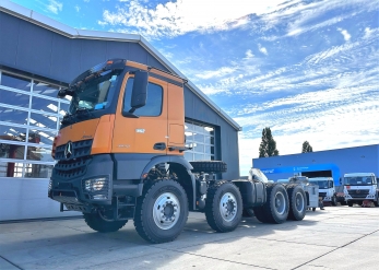 Самосвальное шасси Mercedes Arocs 4848 8x4