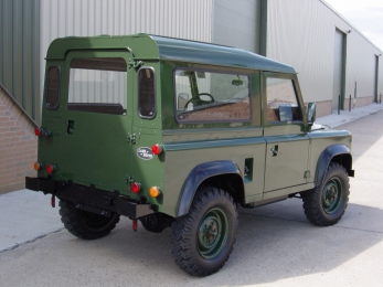 Трехдверный внедорожник LR Defender