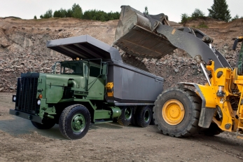 Oshkosh M911 8x6 карьерный самосвал