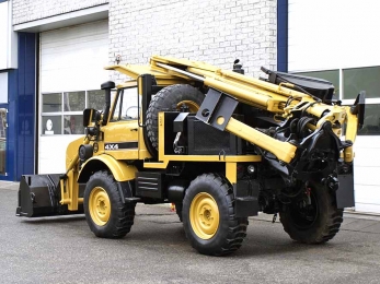 Экскаватор-погрузчик UNIMOG