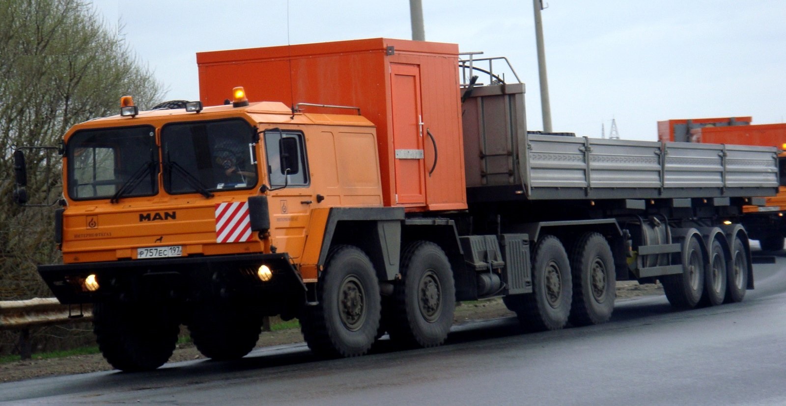 man_truck_8x8