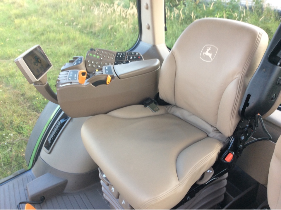 selskoxozyajstvennyj_traktor selskoxozyajstvennyj_traktor